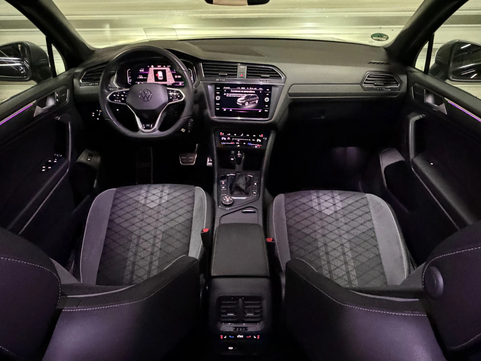 VW Tiguan 2.0TDI/3xR Line/4motion/Distronic/AllSpace/Head Up, снимка 15 - Автомобили и джипове - 55015856