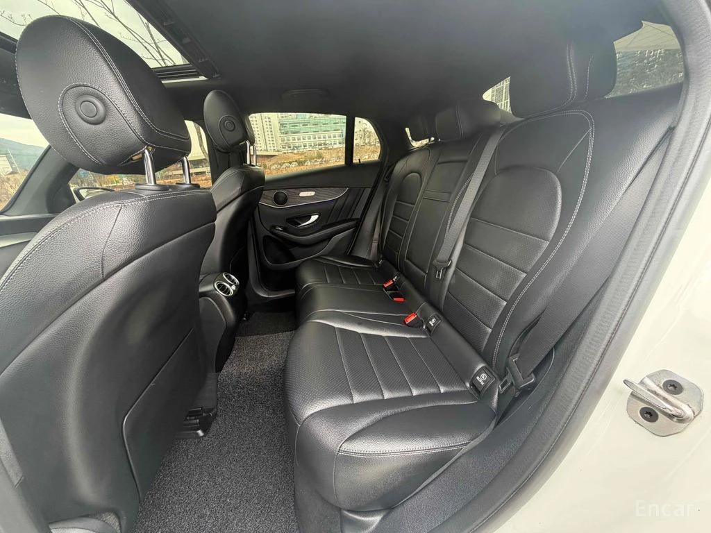 Mercedes-Benz GLC 300 HYBRID* COUPE* AMG* LINE* ДИСТРОНИК* , снимка 14 - Автомобили и джипове - 55046124