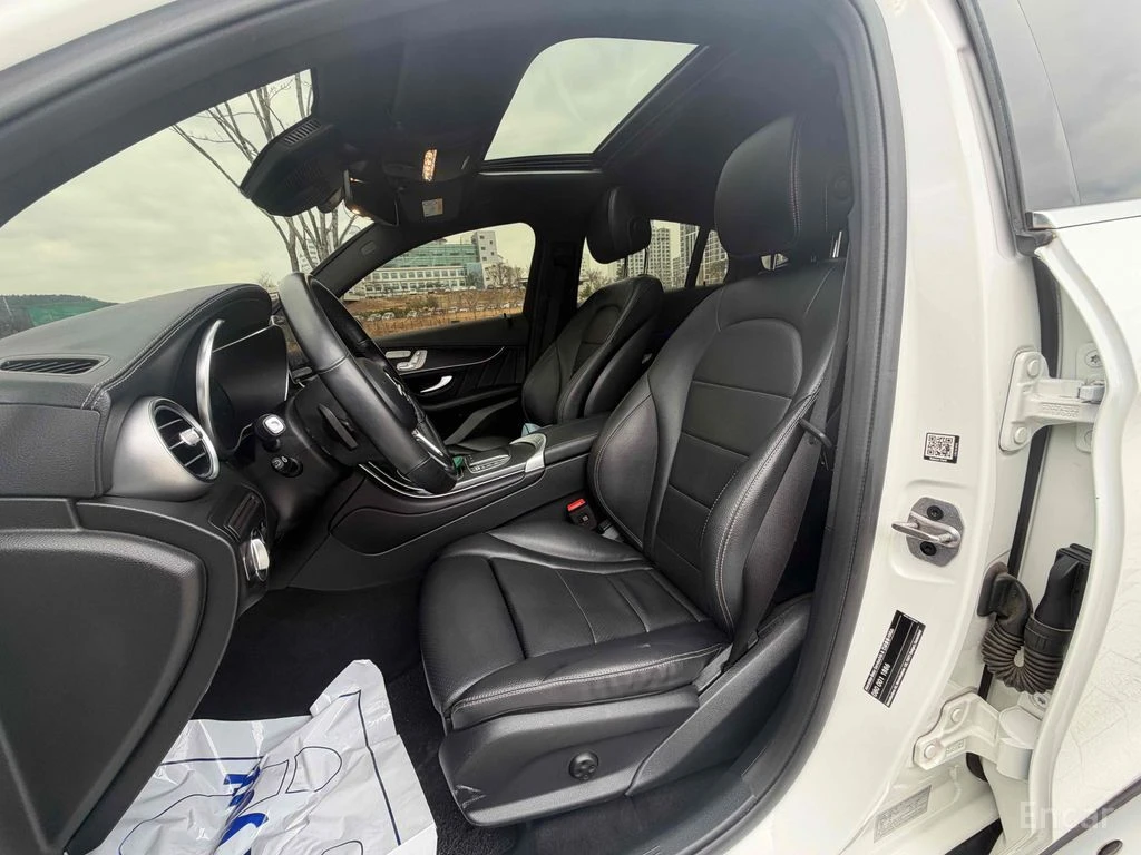 Mercedes-Benz GLC 300 HYBRID* COUPE* AMG* LINE* ДИСТРОНИК* , снимка 13 - Автомобили и джипове - 55046124