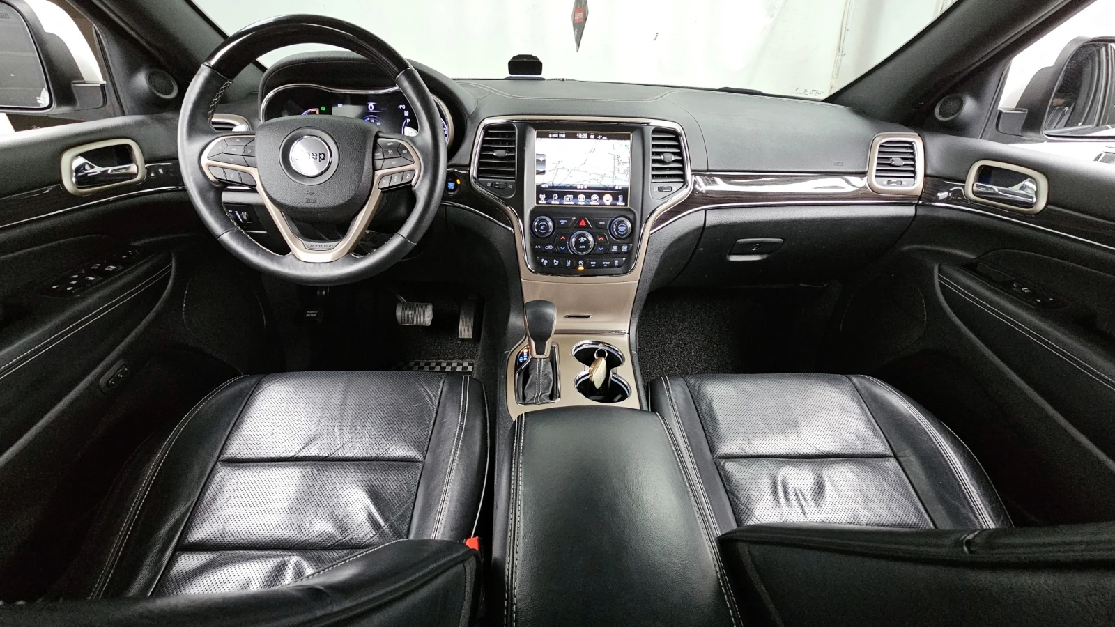 Jeep Grand cherokee 3.0 Diesel Overland, снимка 6 - Автомобили и джипове - 55216358