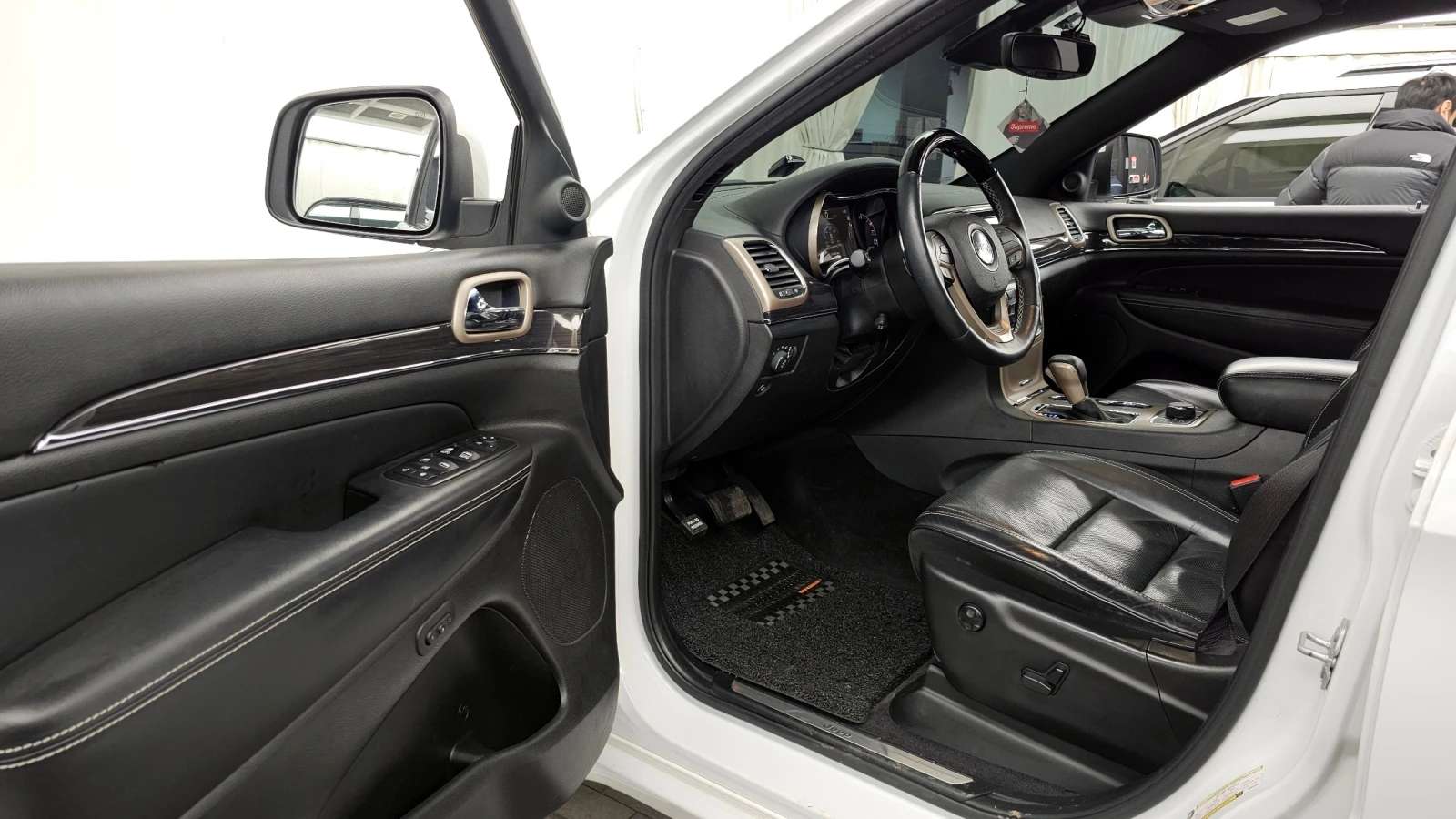 Jeep Grand cherokee 3.0 Diesel Overland, снимка 9 - Автомобили и джипове - 55216358