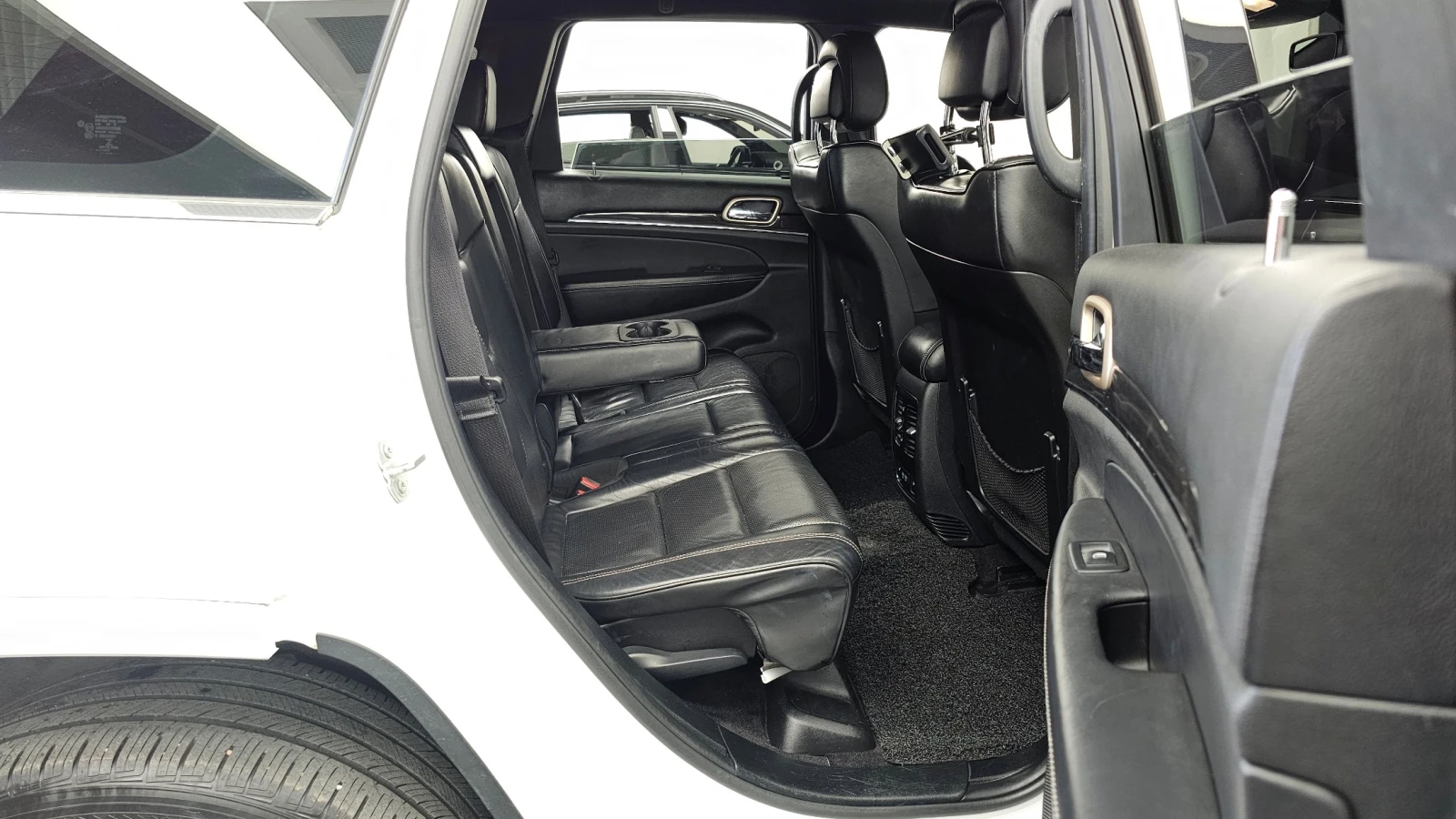 Jeep Grand cherokee 3.0 Diesel Overland, снимка 11 - Автомобили и джипове - 55216358