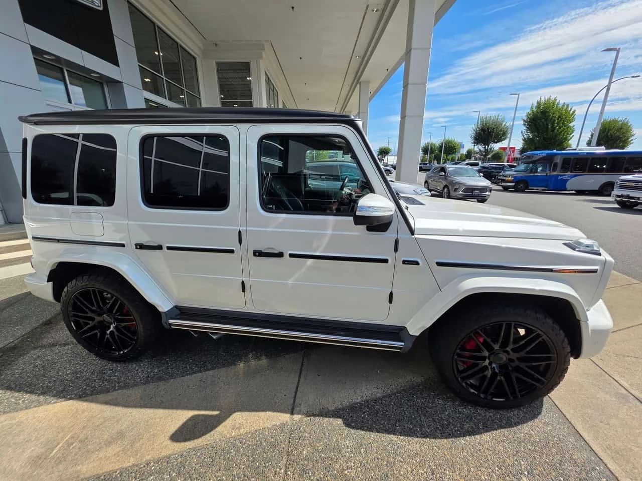 Mercedes-Benz G 63 AMG * CARFAX * BURMESTER * DISTRONIC * 360 * IWC * , снимка 3 - Автомобили и джипове - 55741623