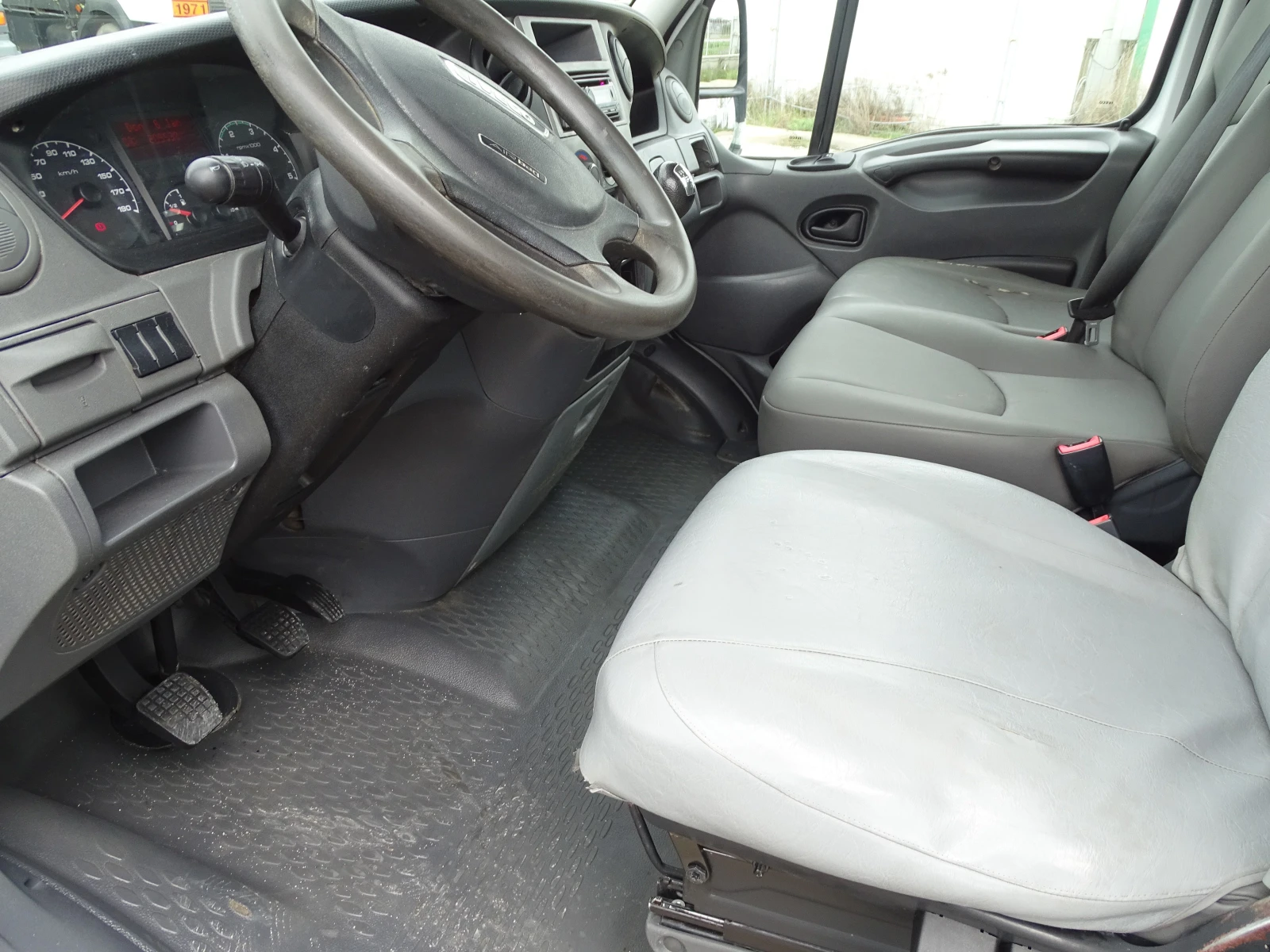 Iveco 35c15 3.0HPI  КАТ. * Б*  ВНОС ОТ ШВЕЙЦАРИЯ , снимка 16 - Бусове и автобуси - 54345364