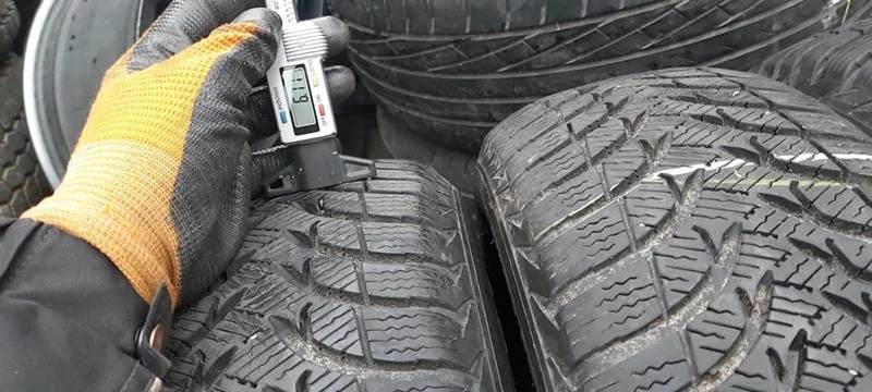 Гуми Зимни 175/65R15, снимка 4 - Гуми и джанти - 35608065