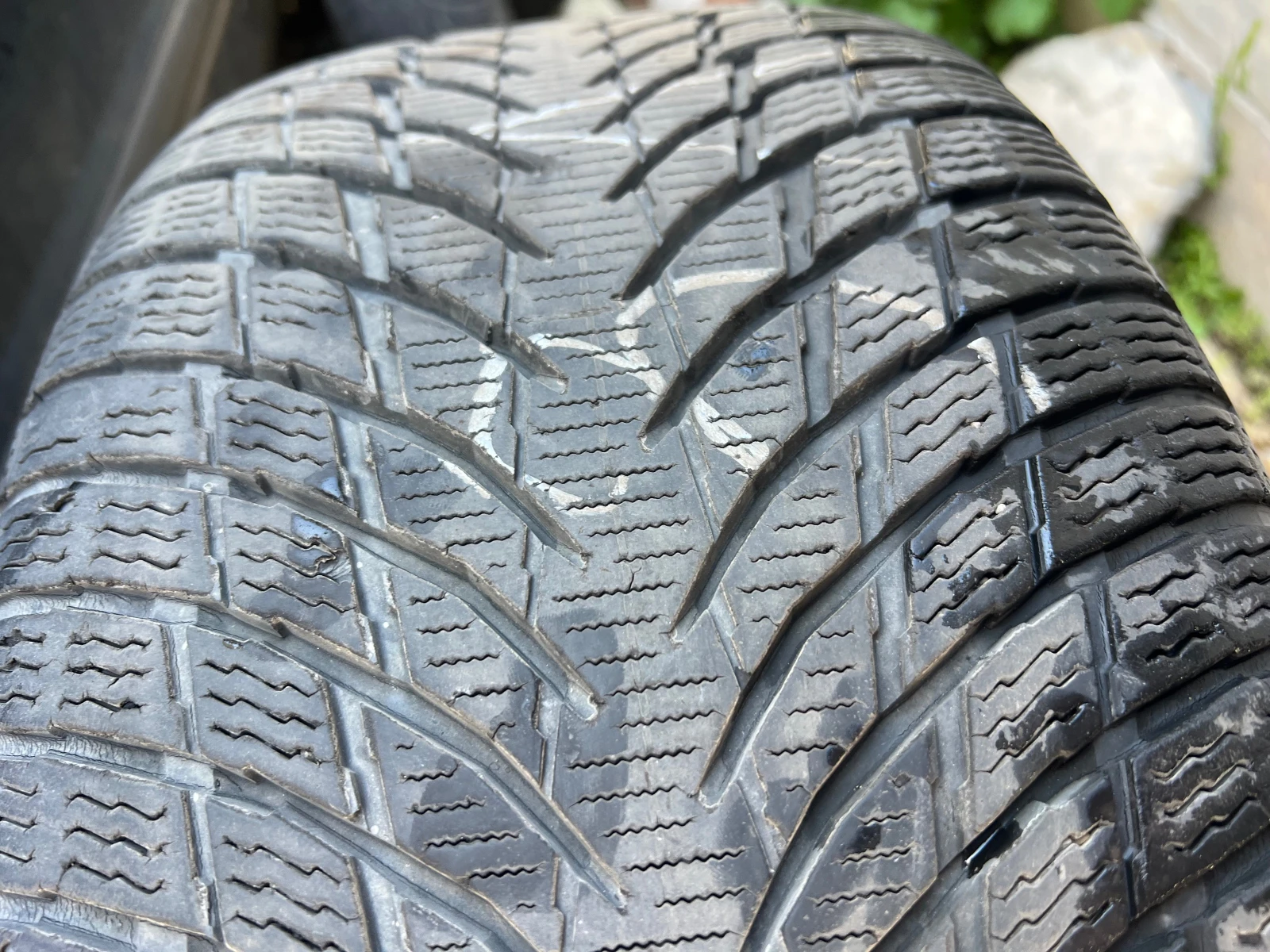 Гуми Зимни 245/45R18, снимка 2 - Гуми и джанти - 54409353