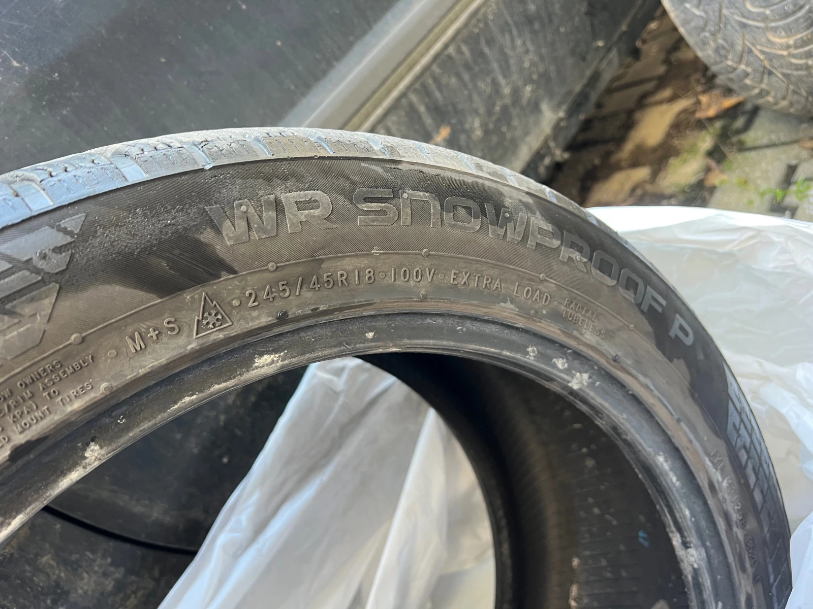 Гуми Зимни 245/45R18, снимка 3 - Гуми и джанти - 54409353