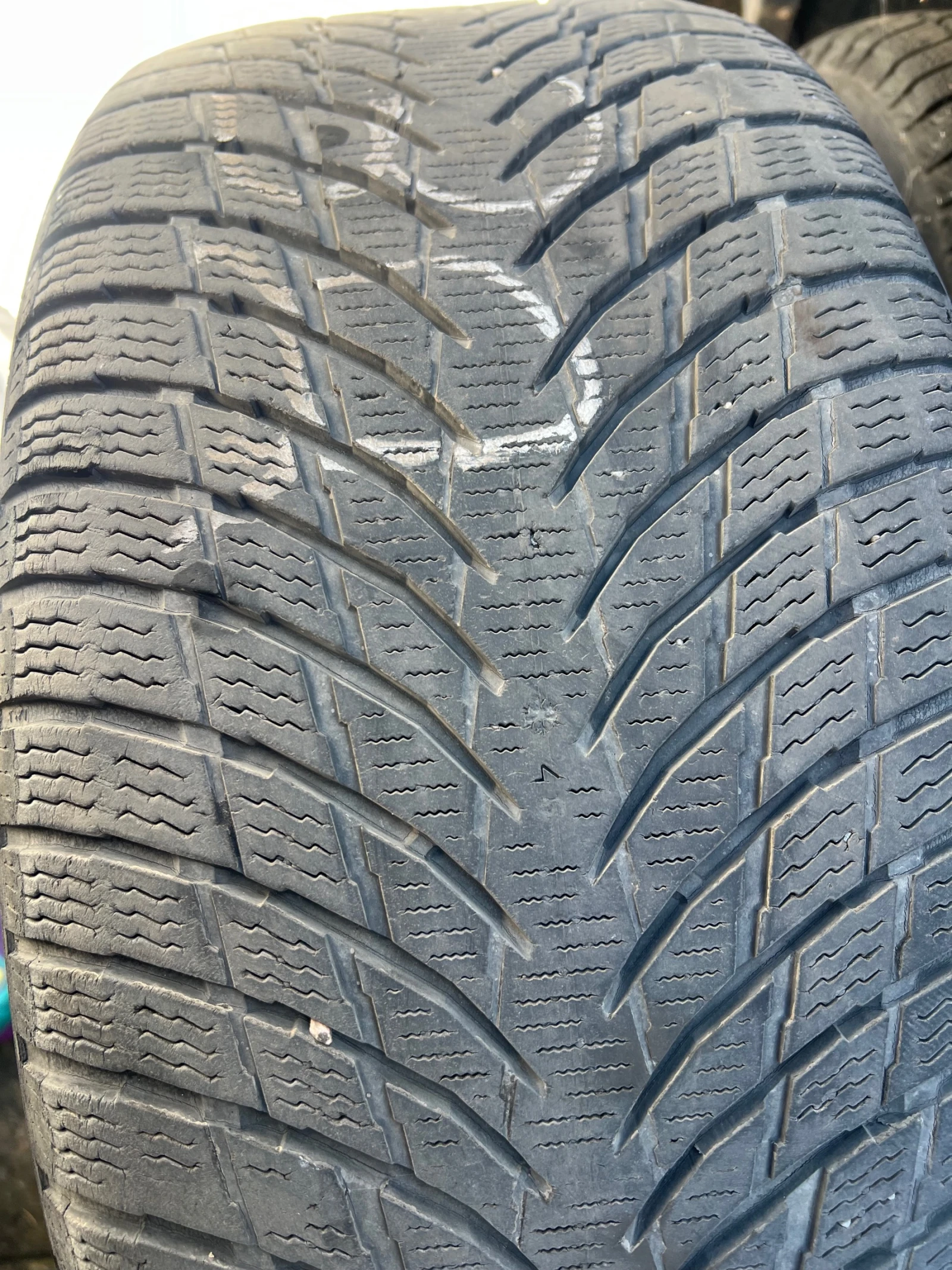 Гуми Зимни 245/45R18, снимка 4 - Гуми и джанти - 54409353