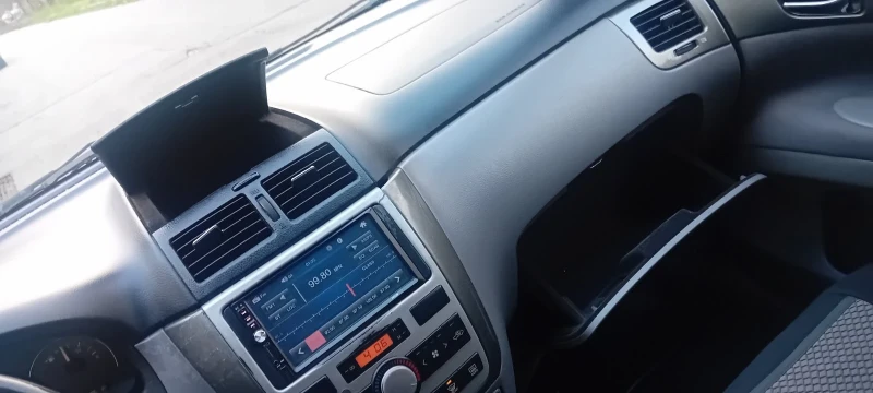 Toyota Avensis verso, снимка 4 - Автомобили и джипове - 52658198