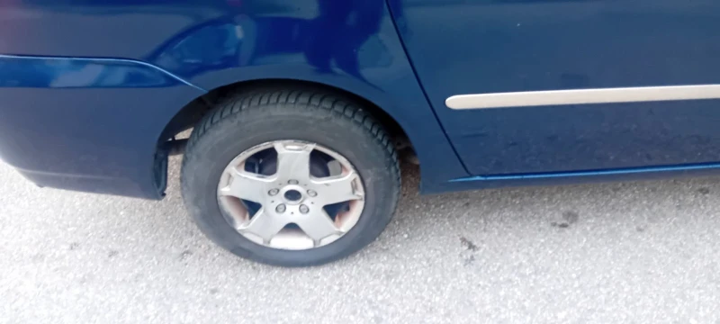 Toyota Avensis verso, снимка 11 - Автомобили и джипове - 52658198