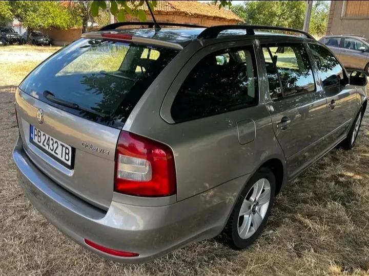 Skoda Octavia 1.6 Mpi, снимка 9 - Автомобили и джипове - 48610608