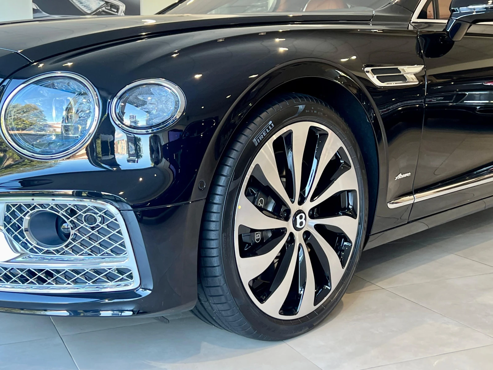 Bentley Flying Spur Azure - изображение 3