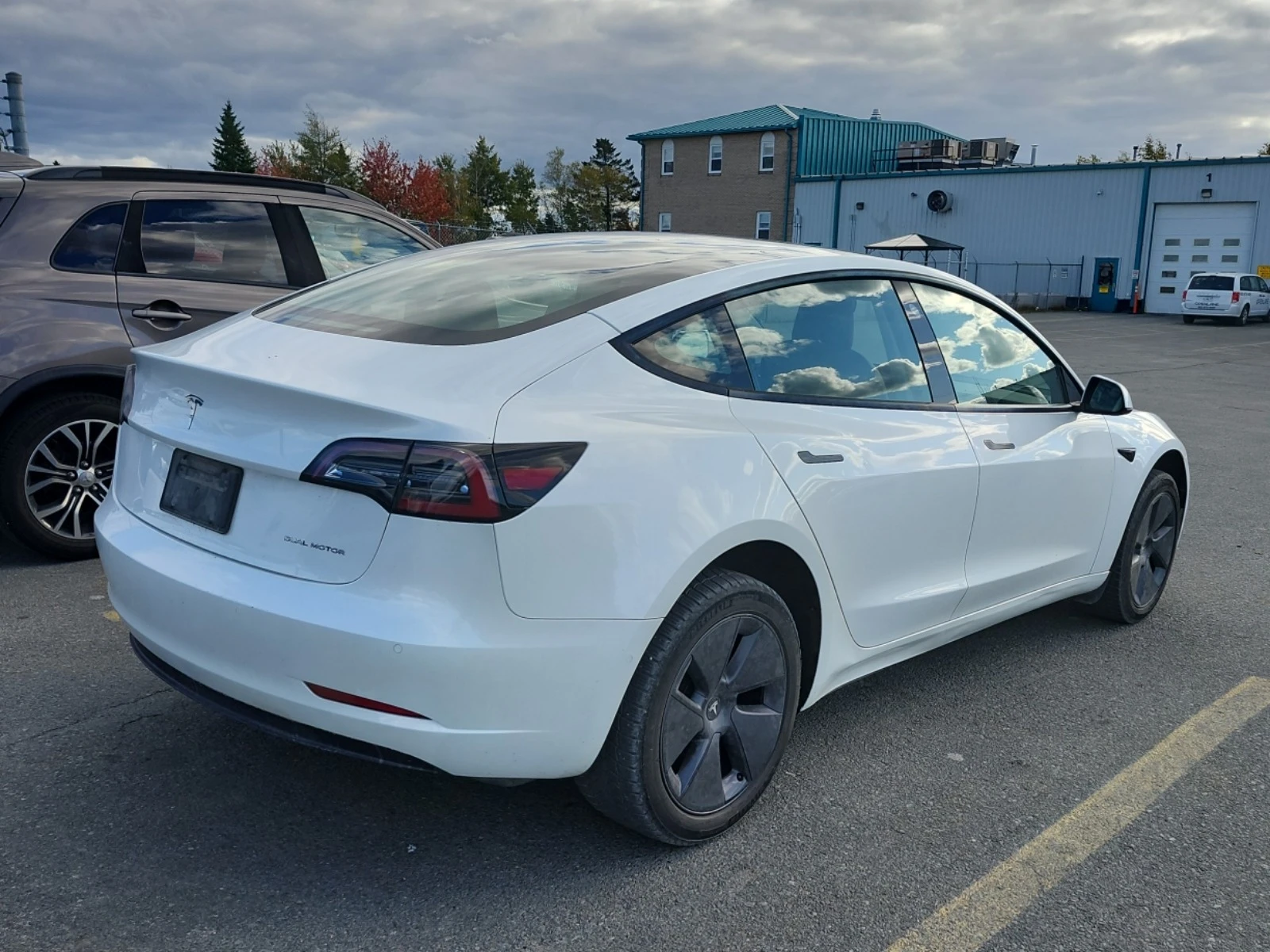 Tesla Model 3  LONG RANGE * CARFAX * БЕЗ ПЪРВОНАЧАЛНА ВНОСКА - изображение 3