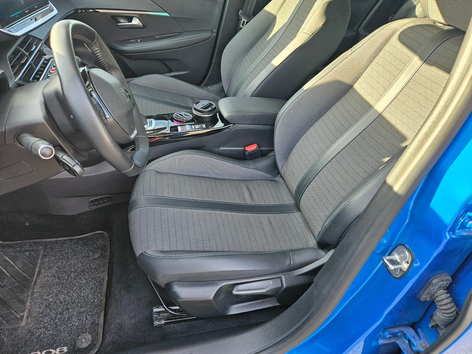 Peugeot 208  ALLURE * 3D * BIG NAVI * Full LED * 50 kWh | Mobile.bg   11