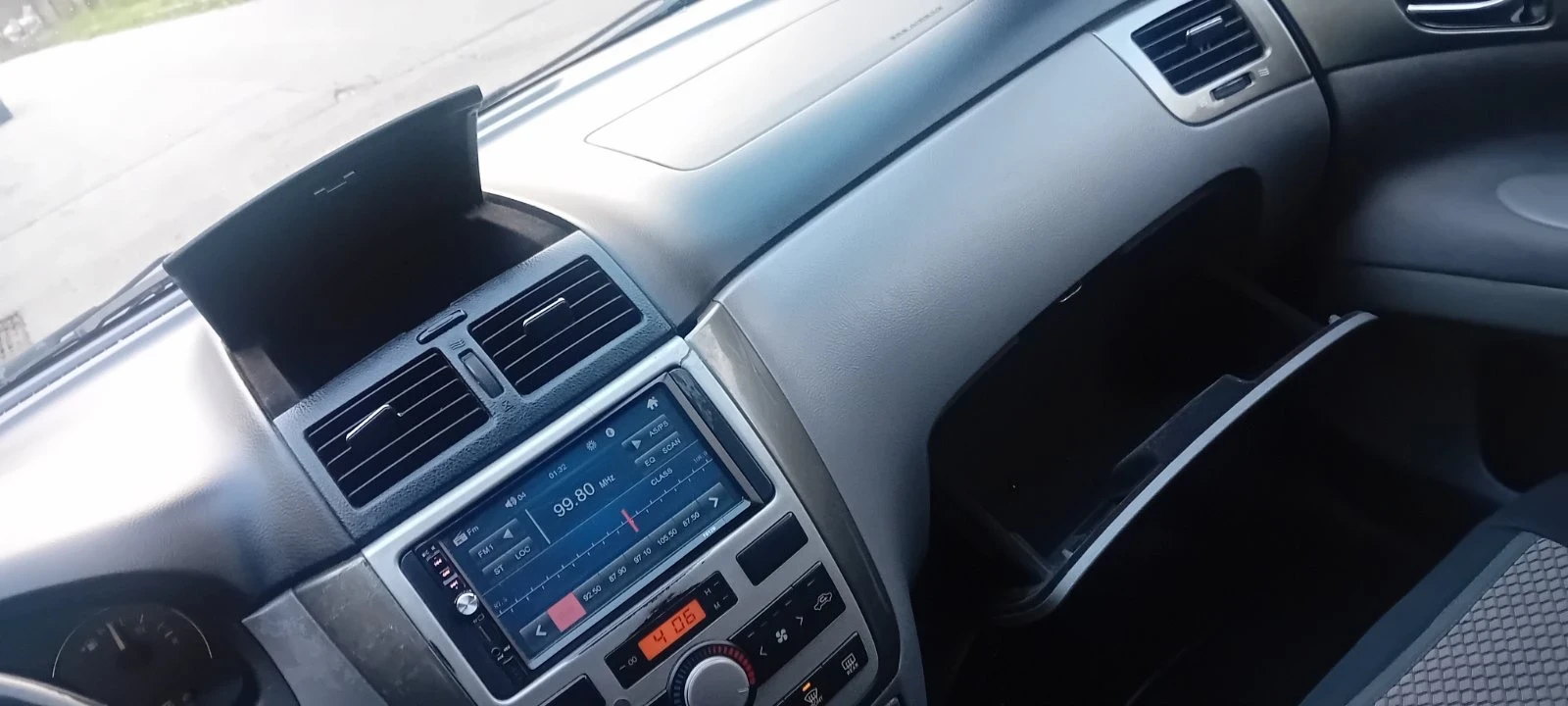 Toyota Avensis verso  - изображение 4