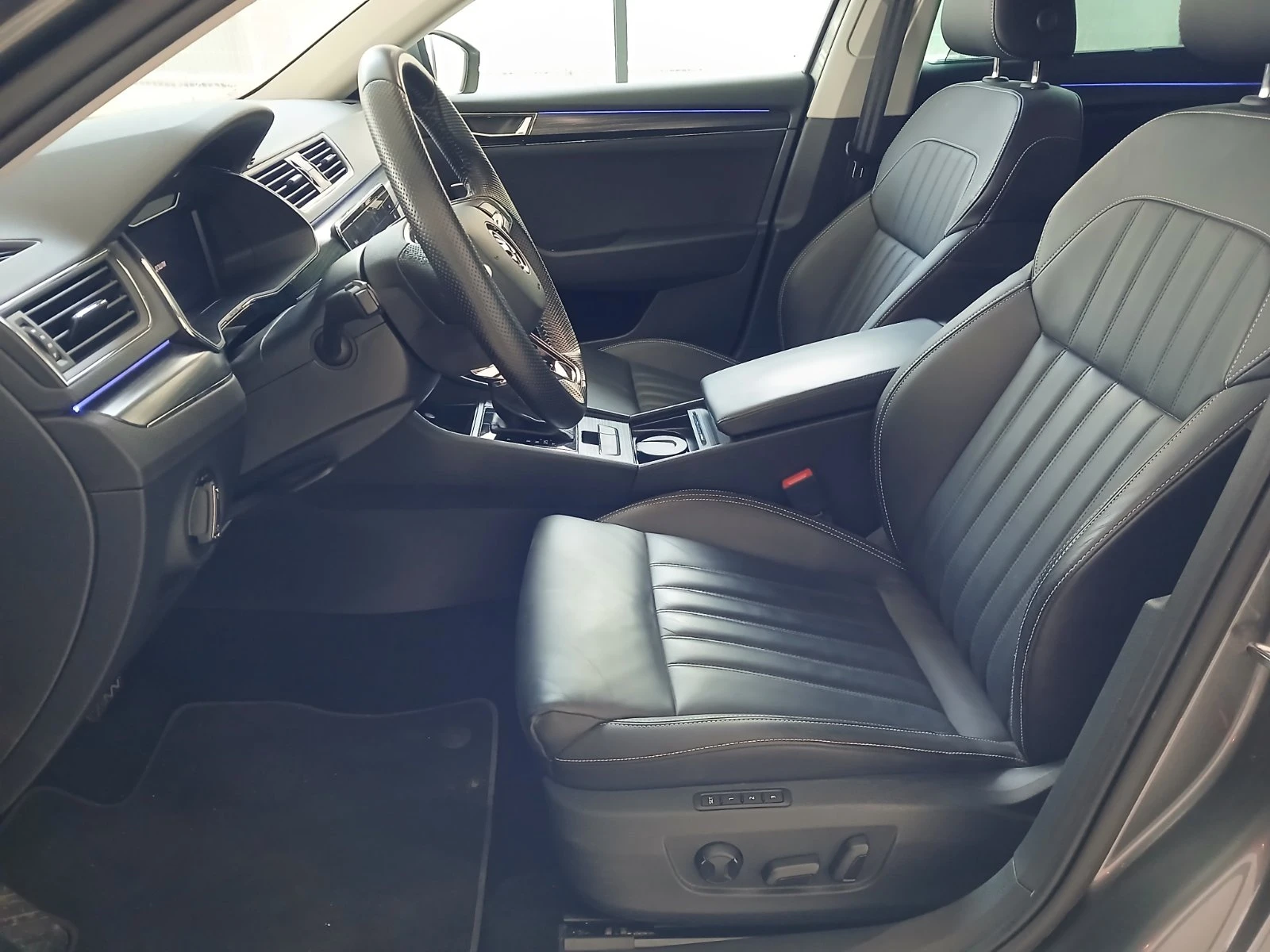 Skoda Superb STYLE PLUS 2, 0 TDI 150 к.с 7-степенна автоматичн - изображение 7