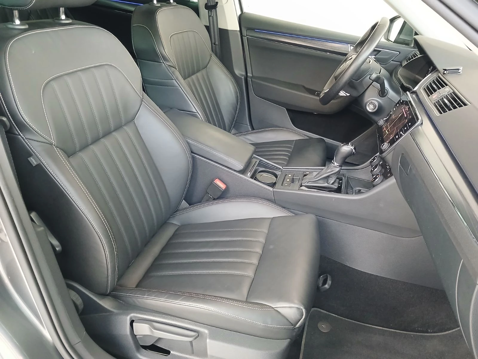 Skoda Superb STYLE PLUS 2, 0 TDI 150 к.с 7-степенна автоматичн - изображение 8