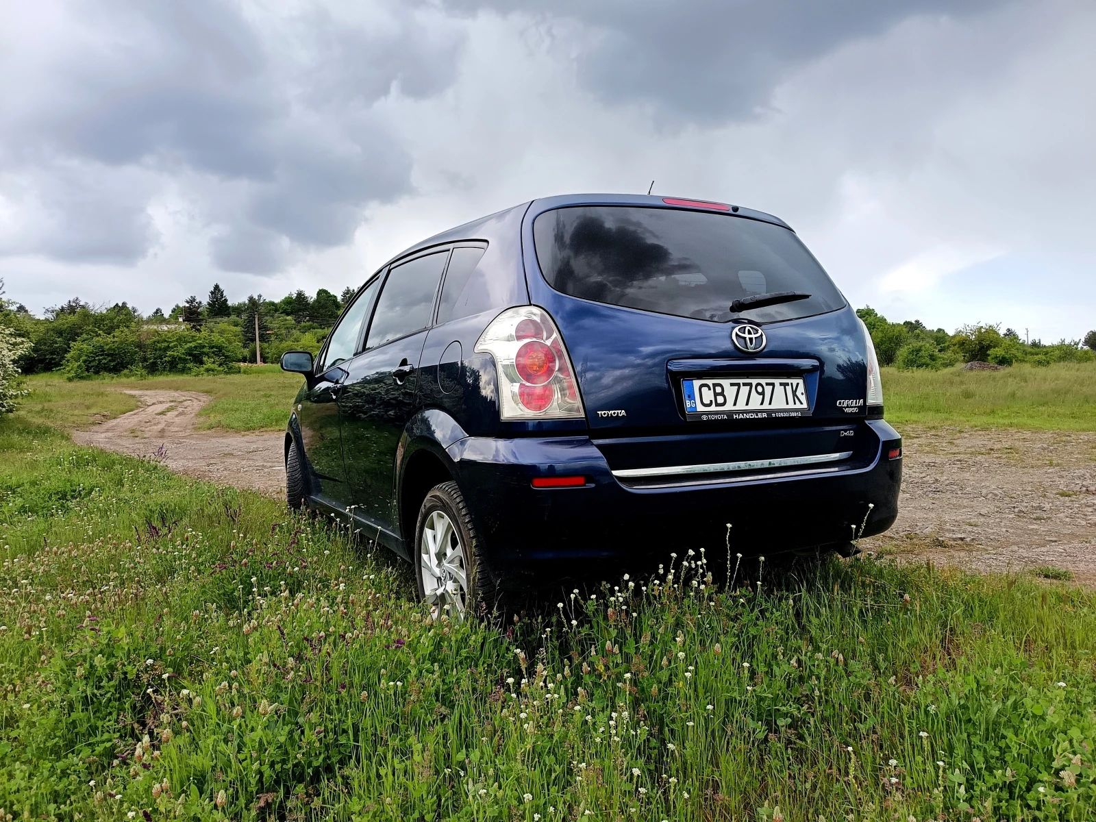 Toyota Corolla verso 2.2 D-4D (136 Hp) Facelift, снимка 2 - Автомобили и джипове - 54602301