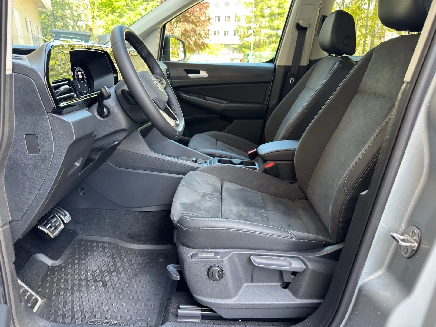 VW Caddy, снимка 6 - Автомобили и джипове - 56269637