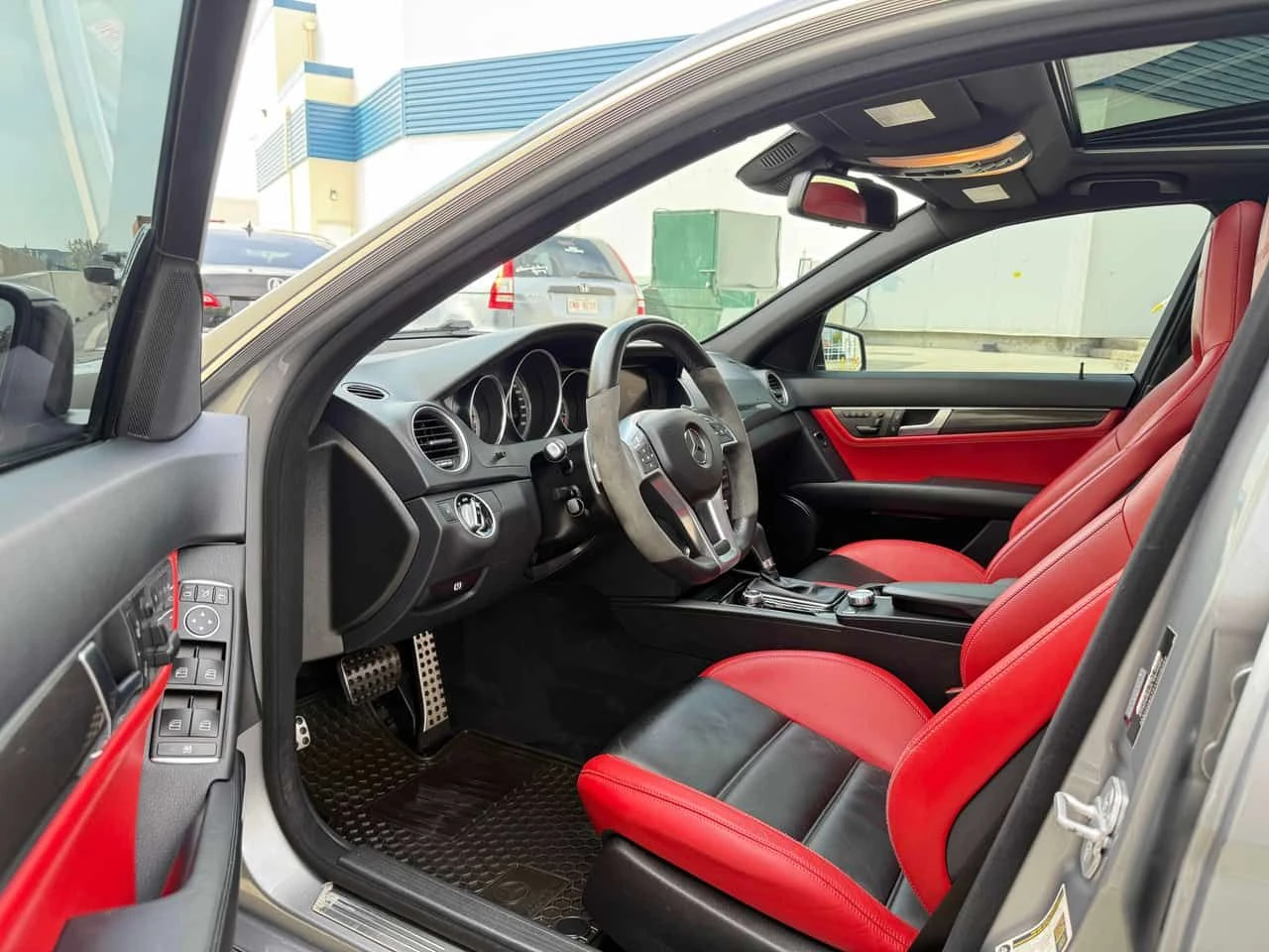 Mercedes-Benz C 63 AMG * АВТОКРЕДИТ БЕЗ ПЪРВОНАЧАЛНА ВНОСКА* , снимка 5 - Автомобили и джипове - 55699068