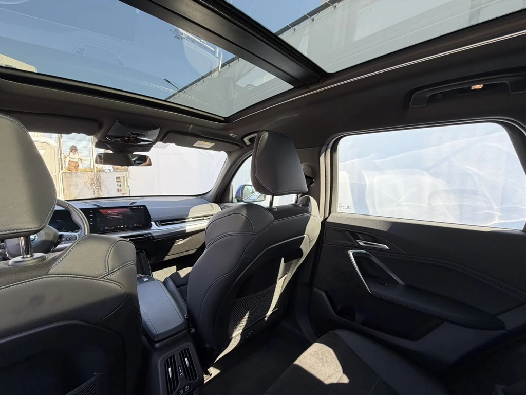 BMW iX1 xDrive30, снимка 11 - Автомобили и джипове - 55752705