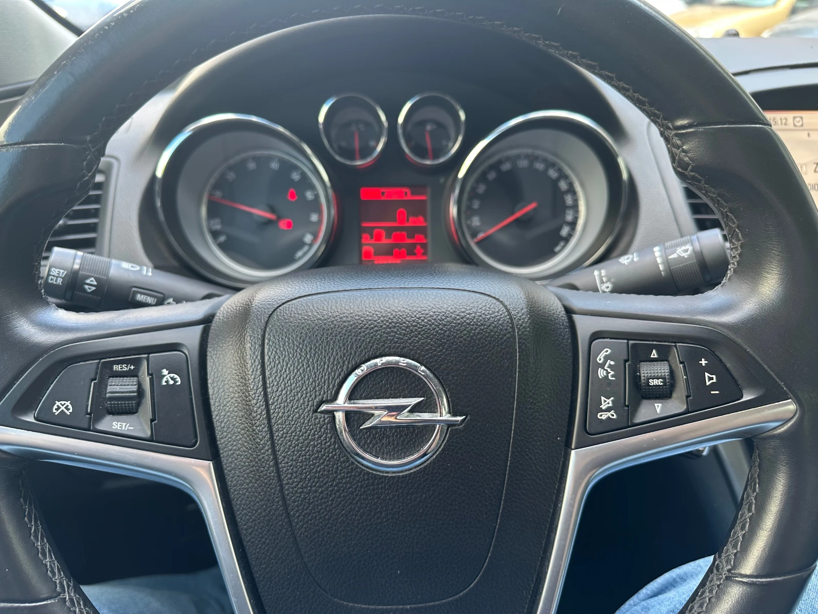 Opel Insignia 1.4 Turbo ecoFLEX 140 к.с., снимка 8 - Автомобили и джипове - 55752784