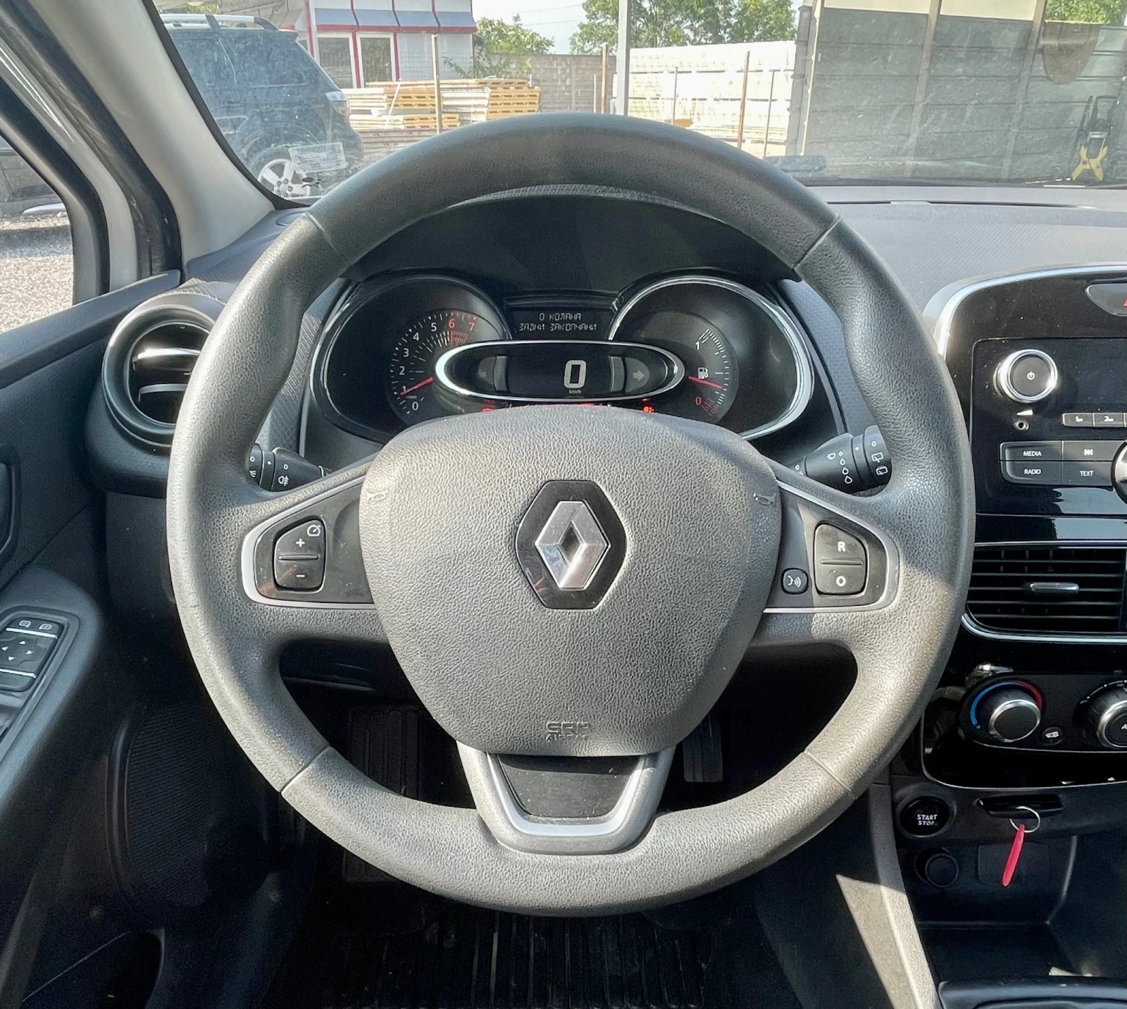 Renault Clio 1.2, 74к.с./ 4 цилиндъра/ Евро 6В, снимка 7 - Автомобили и джипове - 55830480