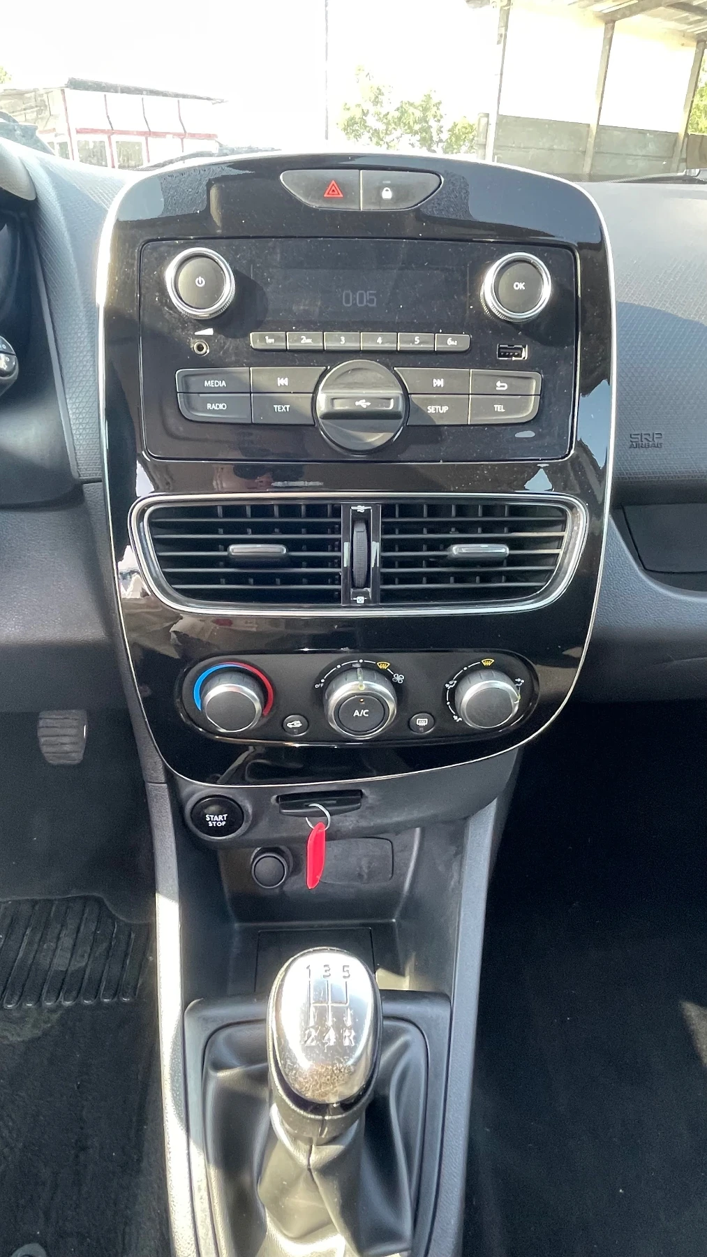 Renault Clio 1.2, 74к.с./ 4 цилиндъра/ Евро 6В, снимка 8 - Автомобили и джипове - 55830480