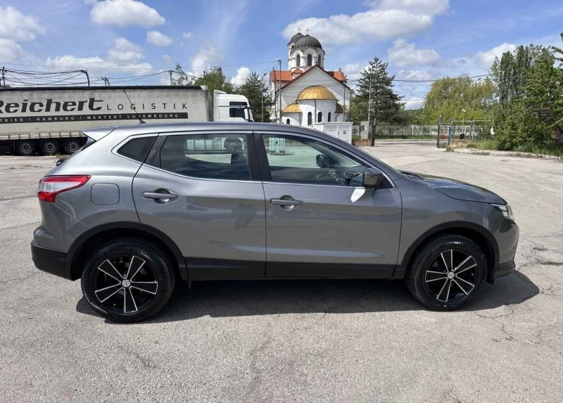 Nissan Qashqai ПЕРФЕКТНО СЪСТОЯНИЕ , снимка 3 - Автомобили и джипове - 46821275