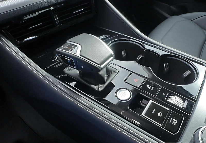 VW Touareg 3.0TDI* 4M* DISTR* MEMORY* LEDER* NAVI* CAM* , снимка 8 - Автомобили и джипове - 52086739