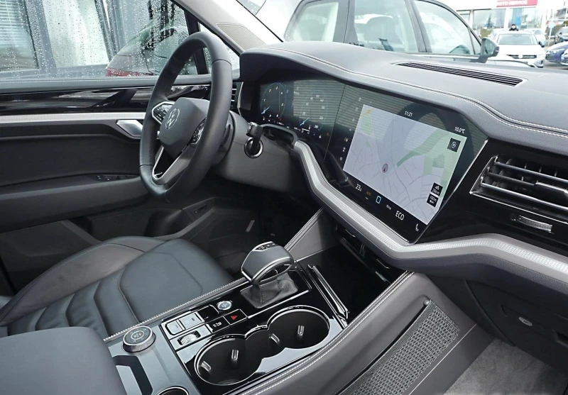 VW Touareg 3.0TDI* 4M* DISTR* MEMORY* LEDER* NAVI* CAM* , снимка 9 - Автомобили и джипове - 52086739