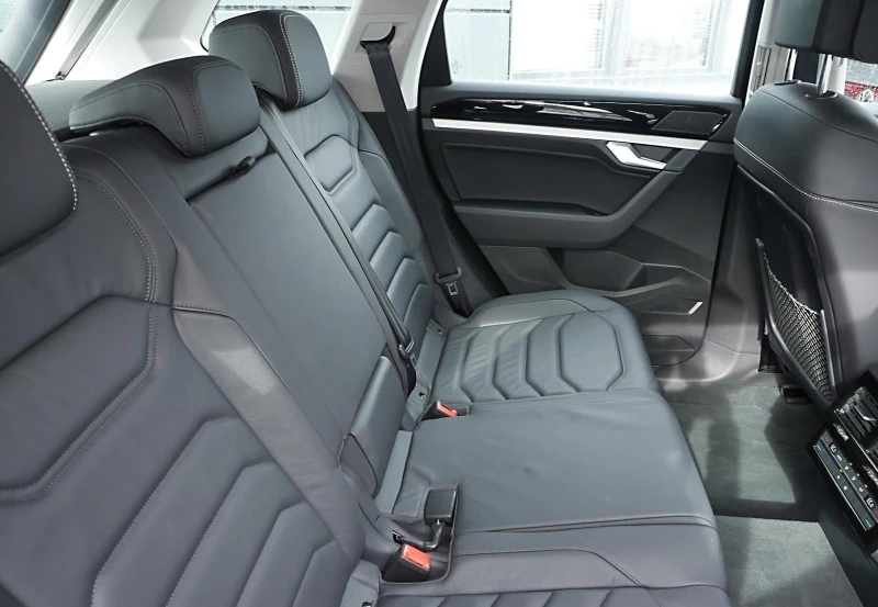 VW Touareg 3.0TDI* 4M* DISTR* MEMORY* LEDER* NAVI* CAM* , снимка 11 - Автомобили и джипове - 52086739