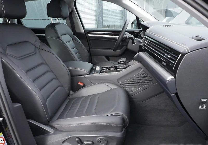 VW Touareg 3.0TDI* 4M* DISTR* MEMORY* LEDER* NAVI* CAM* , снимка 10 - Автомобили и джипове - 52086739