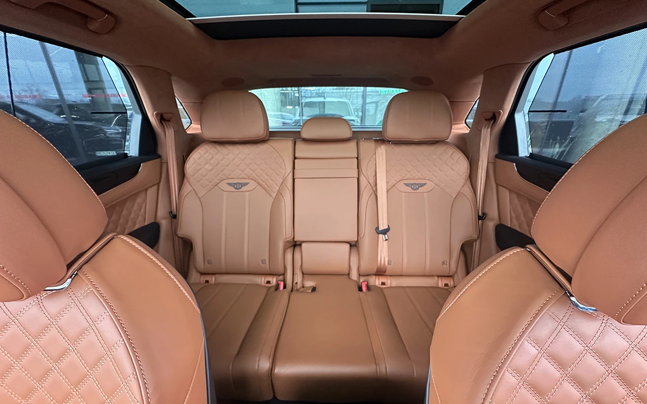 Bentley Bentayga V8 Azure - изображение 8