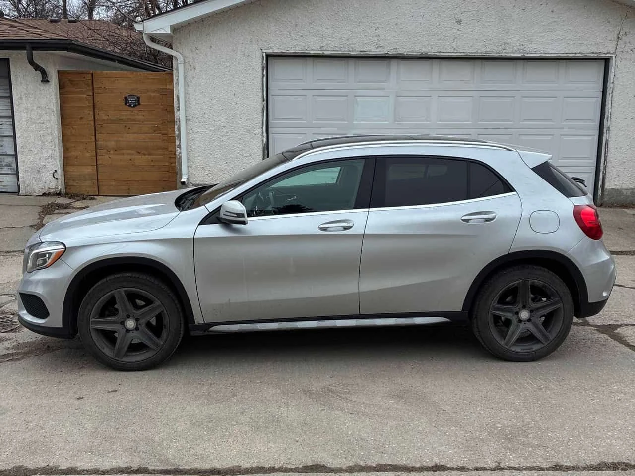 Mercedes-Benz GLA 250 * ПОДГРЕВ * ПАМЕТ * NAVI, снимка 2 - Автомобили и джипове - 54460354