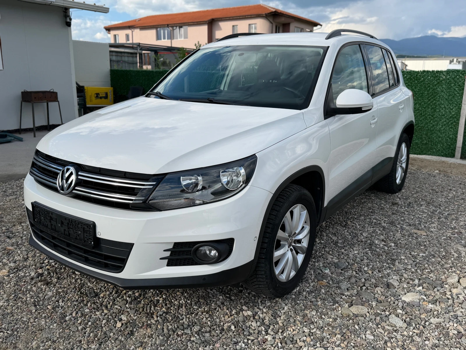 VW Tiguan FACE LIFT /// 2.0 TDI /// TOP/// 140 , снимка 2 - Автомобили и джипове - 55016907