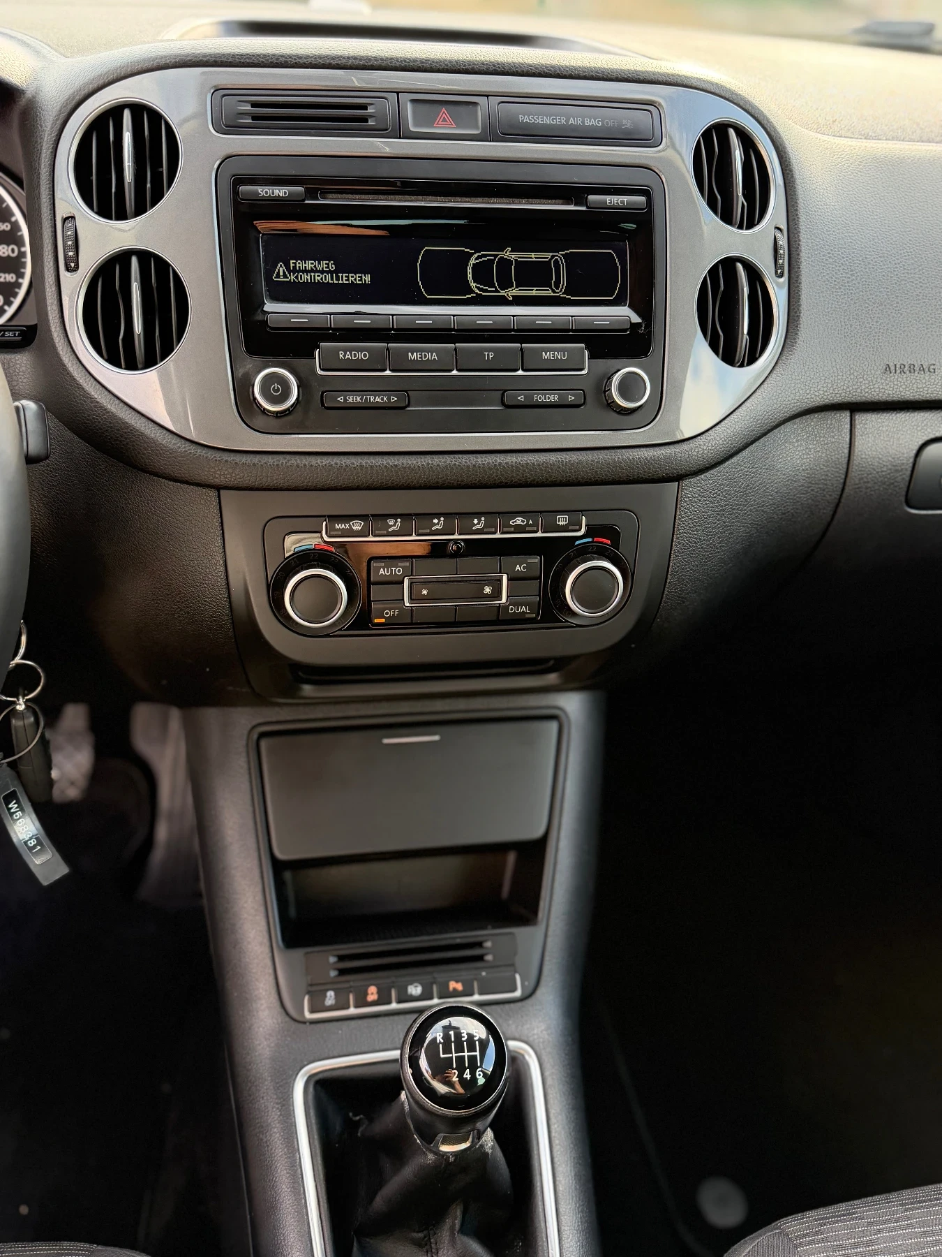 VW Tiguan FACE LIFT /// 2.0 TDI /// TOP/// 140 , снимка 9 - Автомобили и джипове - 55016907