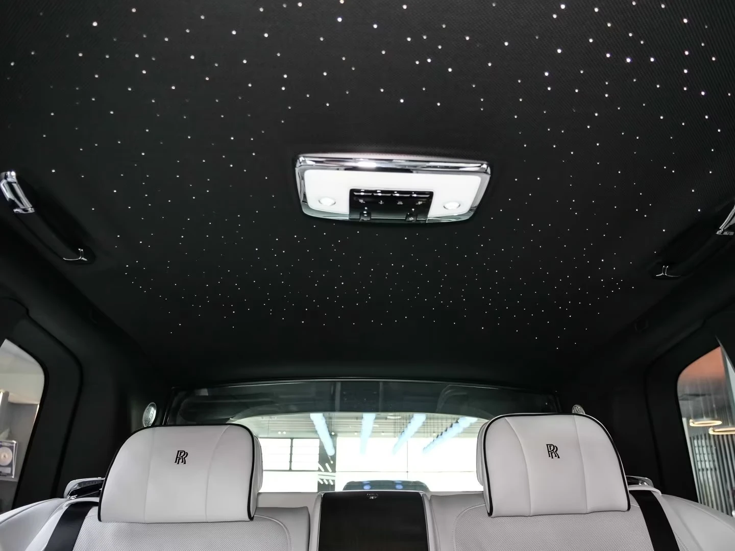 Rolls-Royce Cullinan BESPOKE-AUDIO STARLIGHT HEADLINER TV, снимка 9 - Автомобили и джипове - 55211871