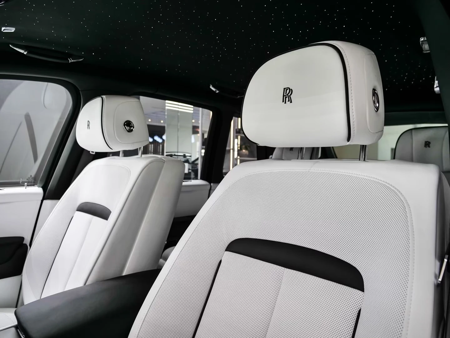 Rolls-Royce Cullinan BESPOKE-AUDIO STARLIGHT HEADLINER TV, снимка 7 - Автомобили и джипове - 55211871