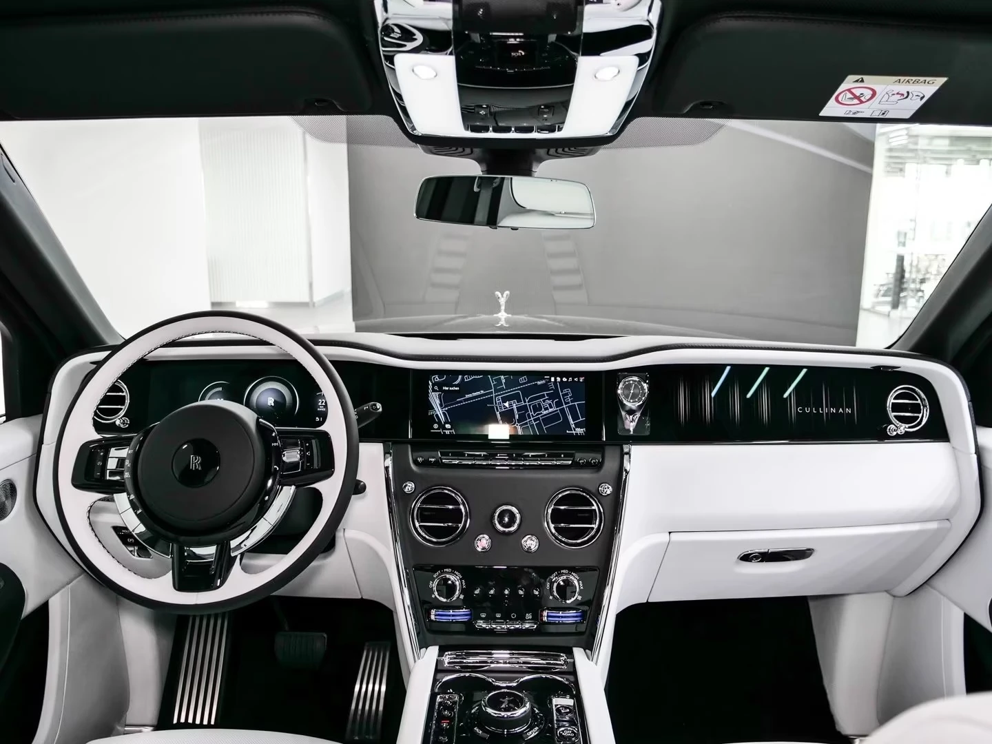 Rolls-Royce Cullinan BESPOKE-AUDIO STARLIGHT HEADLINER TV, снимка 10 - Автомобили и джипове - 55211871