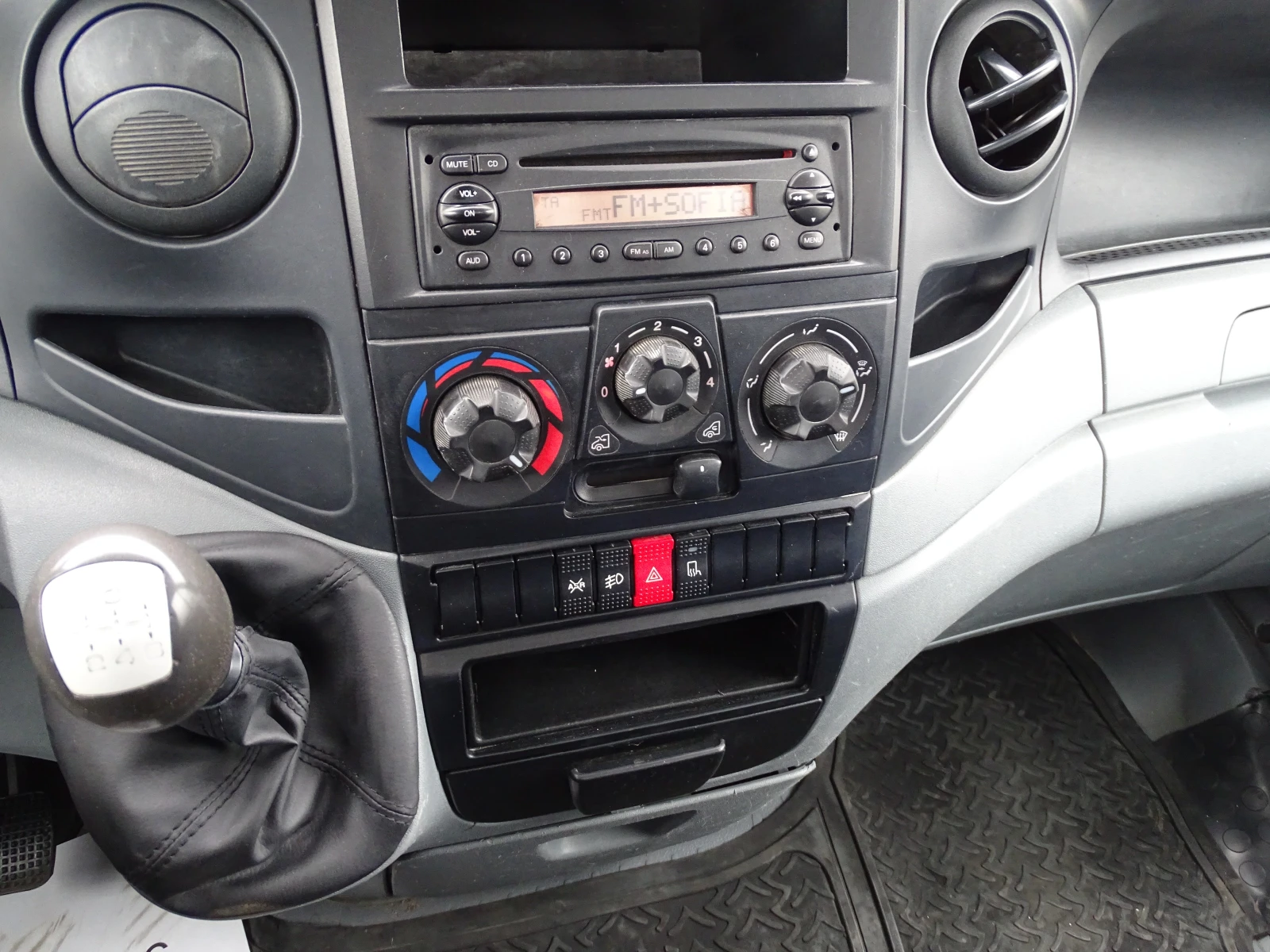 Iveco 35c15 3.0HPI  КАТ. * Б* , снимка 14 - Бусове и автобуси - 54056219