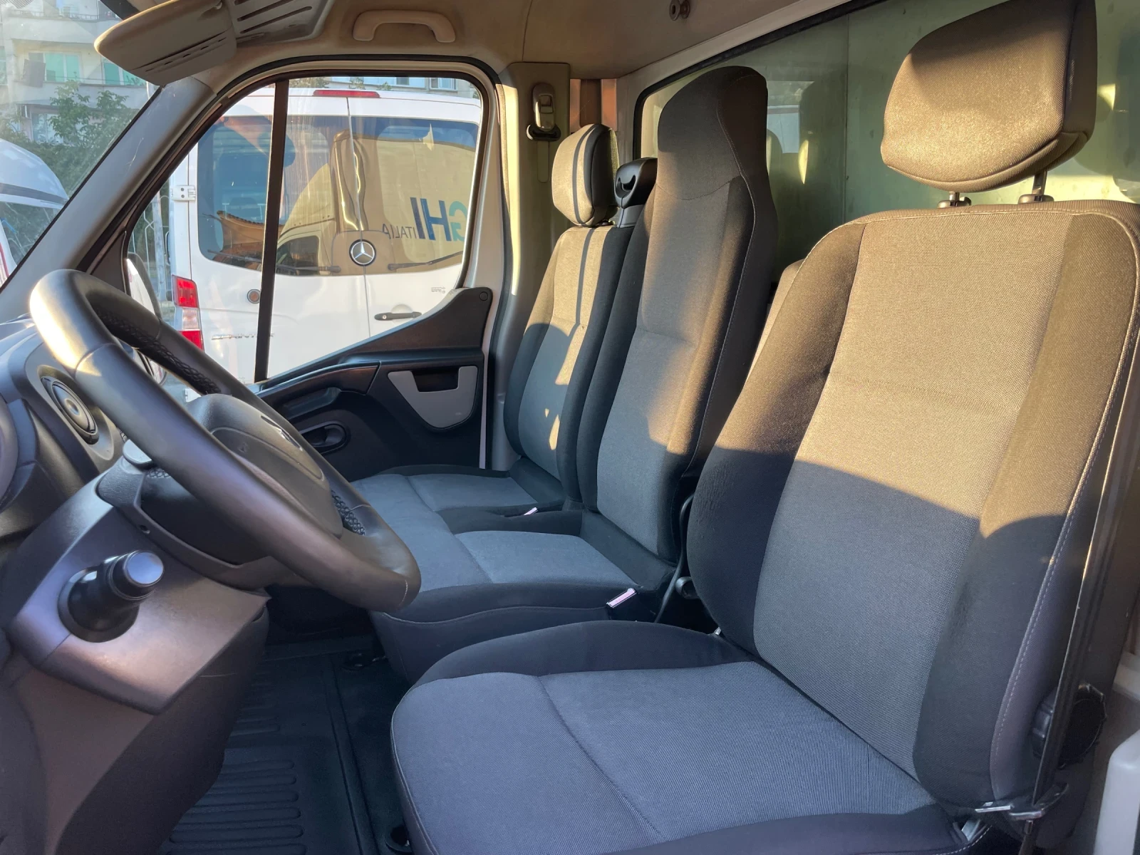Renault Master 2.3dci/3.5t/4.50m/ Б категория/ ПАДАЩ БОРД, снимка 16 - Бусове и автобуси - 56160628
