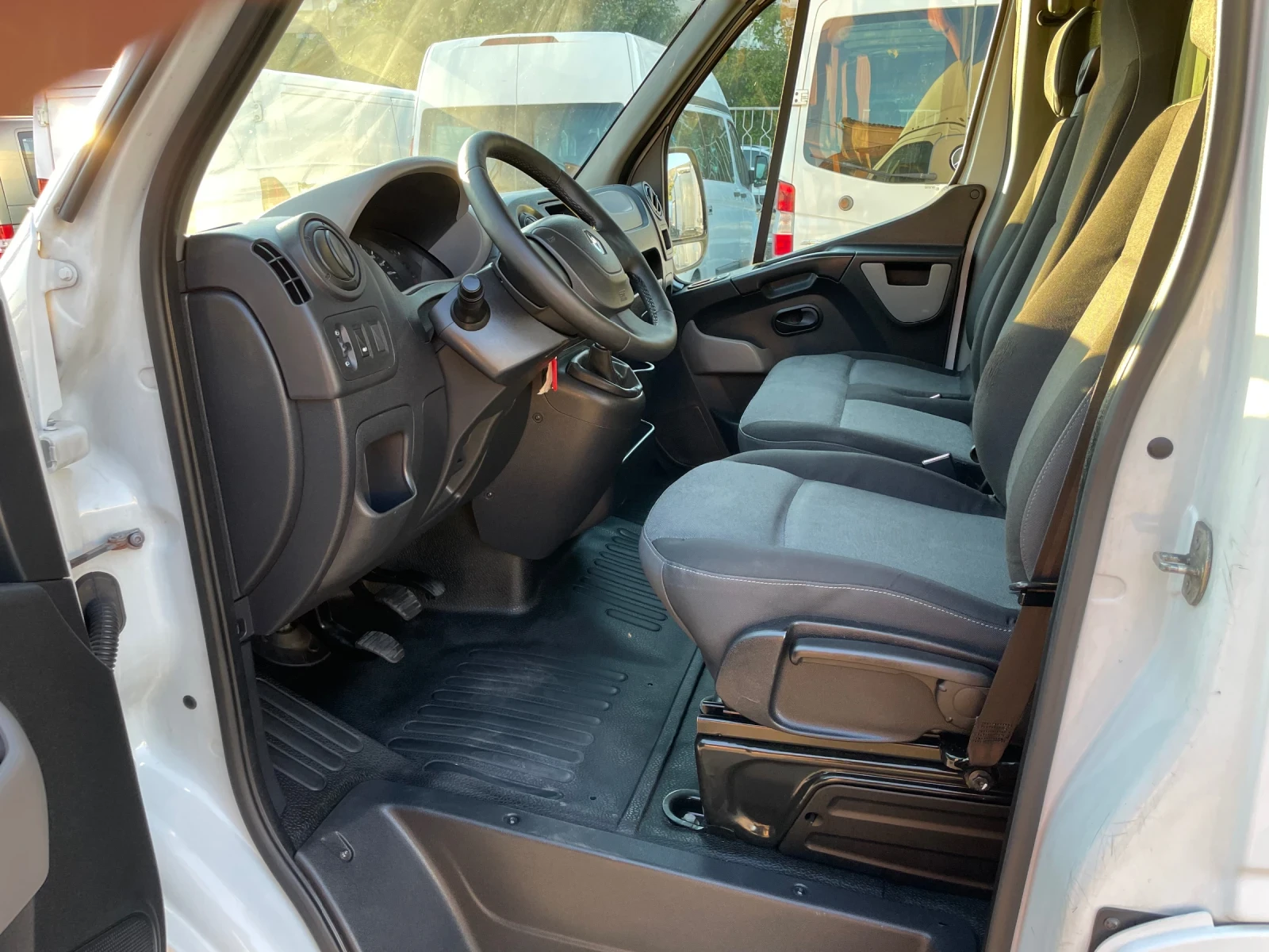 Renault Master 2.3dci/3.5t/4.50m/ Б категория/ ПАДАЩ БОРД, снимка 13 - Бусове и автобуси - 56160628