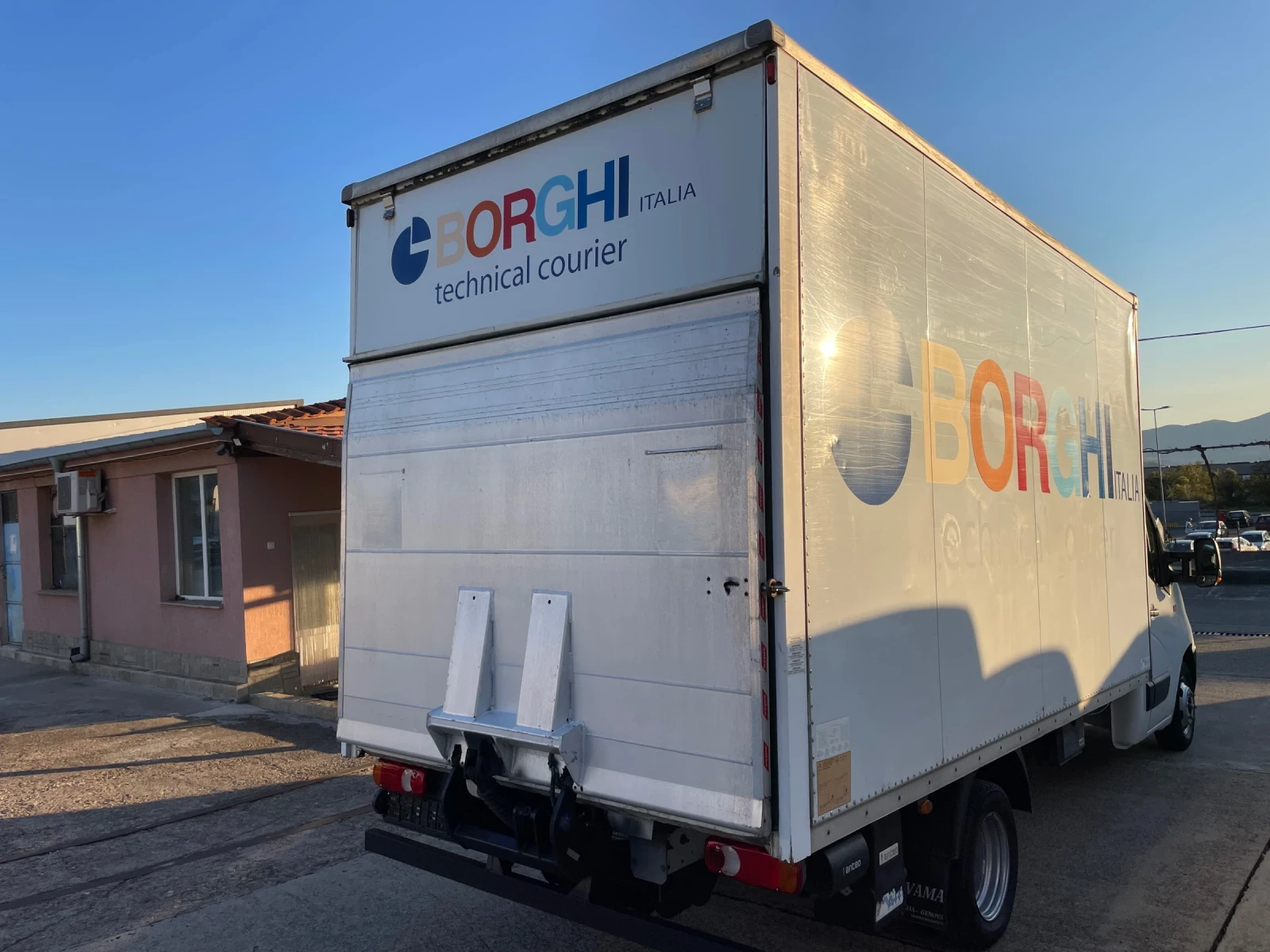 Renault Master 2.3dci/3.5t/4.50m/ Б категория/ ПАДАЩ БОРД, снимка 3 - Бусове и автобуси - 56160628