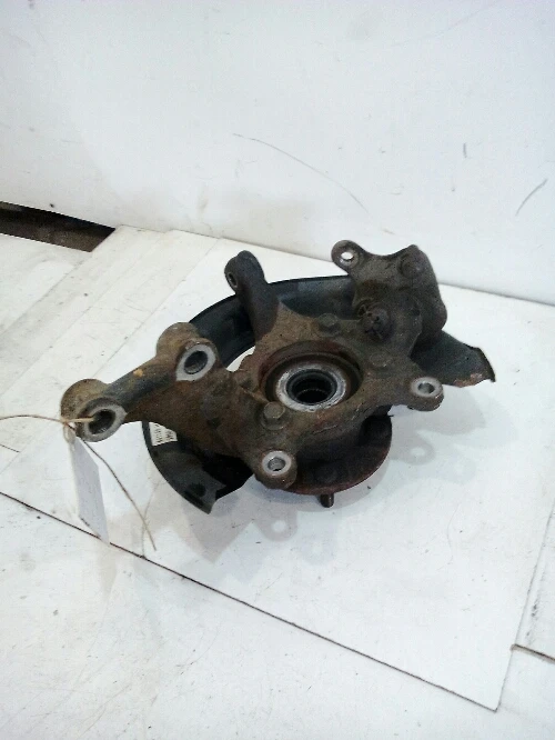 Шенкел преден десен Тойота Рав4