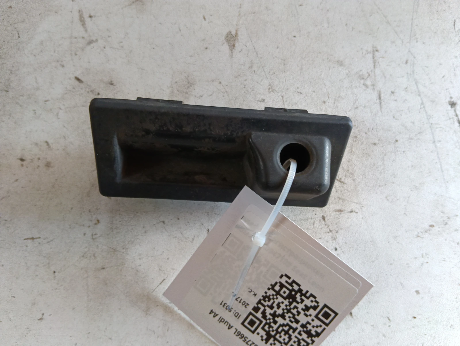 копче 3V0827566L Audi A4