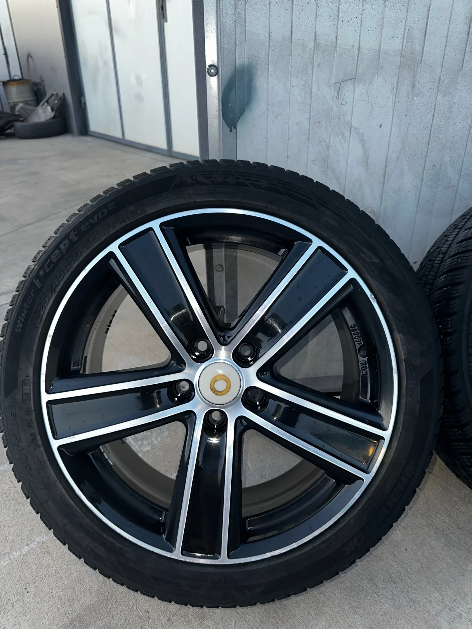 ���� � ������ 225/45R18 �� Toyota | Mobile.bg � ����������� 2