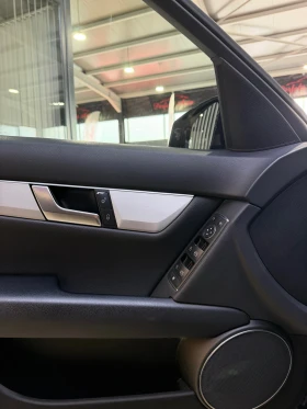 Mercedes-Benz C 220, снимка 11