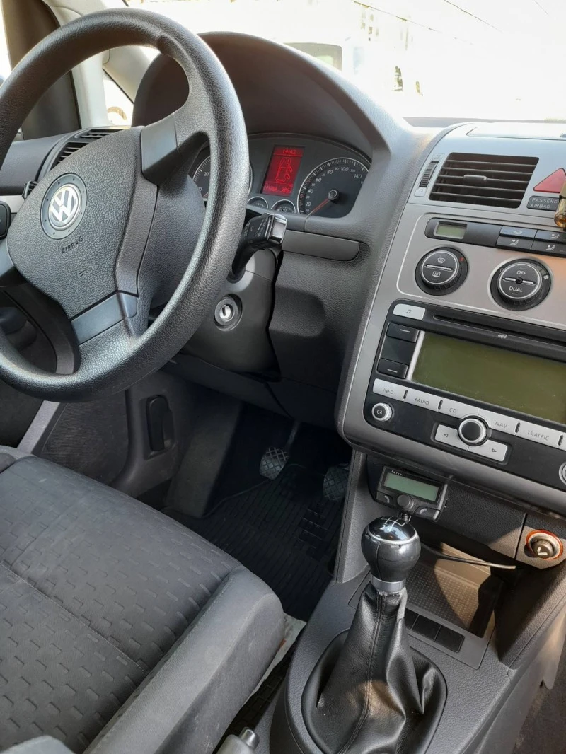 VW Touran, снимка 4 - Автомобили и джипове - 47613647