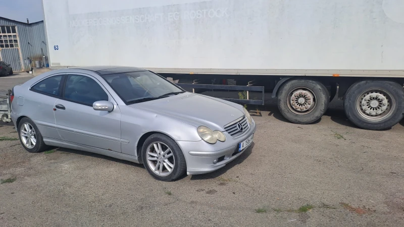 Mercedes-Benz C 220 купе панорама , снимка 2 - Автомобили и джипове - 47166067